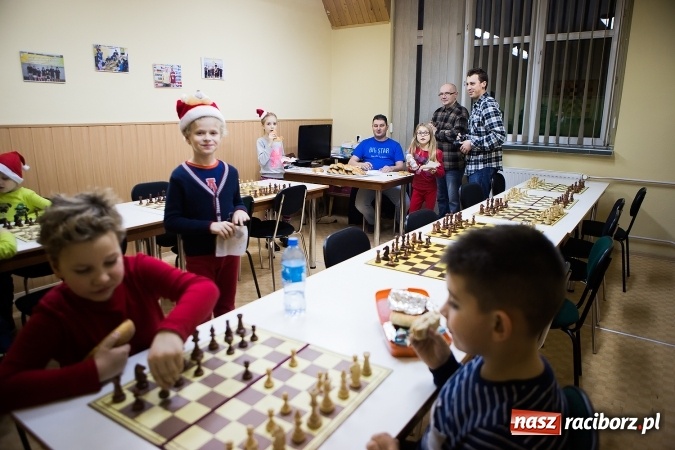 Zdjęcie w galerii na portalu naszraciborz.pl: Mikołajkowy Turniej Dzieci i Młodzieży w Szachach wiadomości z regionu