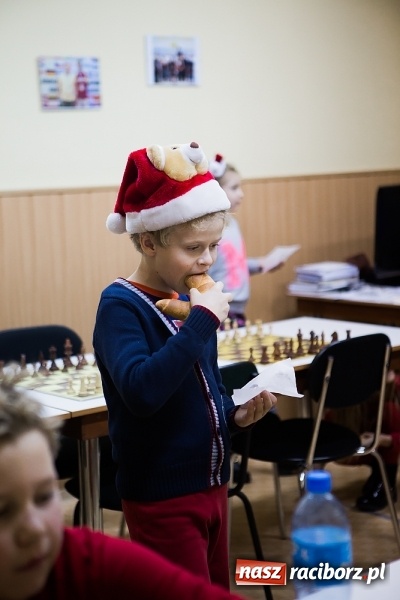 Zdjęcie w galerii na portalu naszraciborz.pl: Mikołajkowy Turniej Dzieci i Młodzieży w Szachach wiadomości z regionu