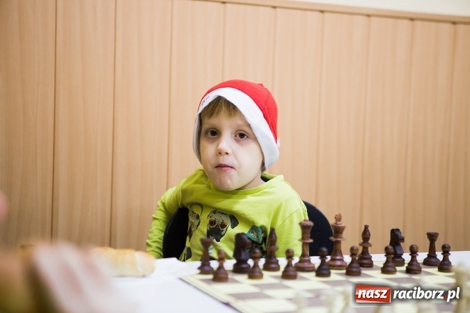 Zdjęcie w galerii na portalu naszraciborz.pl: Mikołajkowy Turniej Dzieci i Młodzieży w Szachach wiadomości z regionu