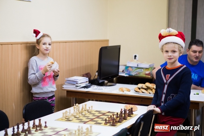 Zdjęcie w galerii na portalu naszraciborz.pl: Mikołajkowy Turniej Dzieci i Młodzieży w Szachach wiadomości z regionu