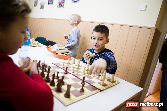 Zdjęcie w galerii na portalu naszraciborz.pl: Mikołajkowy Turniej Dzieci i Młodzieży w Szachach wiadomości z regionu