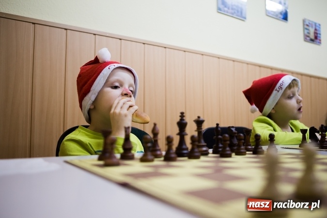 Zdjęcie w galerii na portalu naszraciborz.pl: Mikołajkowy Turniej Dzieci i Młodzieży w Szachach wiadomości z regionu