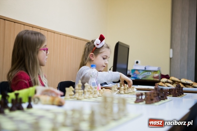 Zdjęcie w galerii na portalu naszraciborz.pl: Mikołajkowy Turniej Dzieci i Młodzieży w Szachach wiadomości z regionu