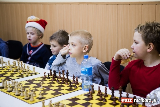 Zdjęcie w galerii na portalu naszraciborz.pl: Mikołajkowy Turniej Dzieci i Młodzieży w Szachach wiadomości z regionu