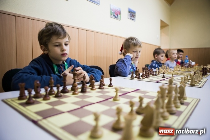 Zdjęcie w galerii na portalu naszraciborz.pl: Mikołajkowy Turniej Dzieci i Młodzieży w Szachach wiadomości z regionu