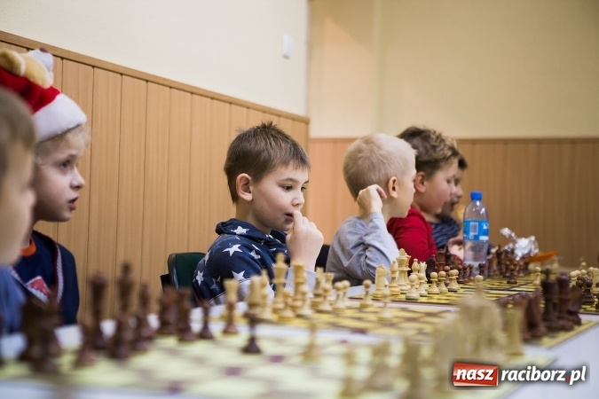 Zdjęcie w galerii na portalu naszraciborz.pl: Mikołajkowy Turniej Dzieci i Młodzieży w Szachach wiadomości z regionu