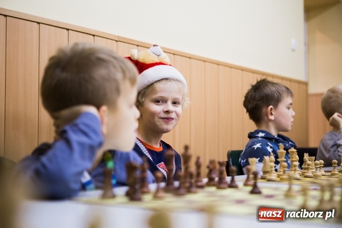 Zdjęcie w galerii na portalu naszraciborz.pl: Mikołajkowy Turniej Dzieci i Młodzieży w Szachach wiadomości z regionu