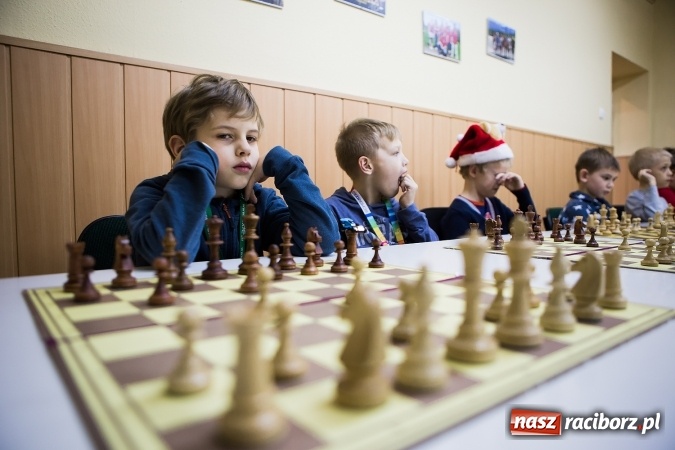 Zdjęcie w galerii na portalu naszraciborz.pl: Mikołajkowy Turniej Dzieci i Młodzieży w Szachach wiadomości z regionu