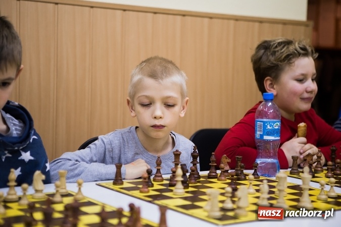 Zdjęcie w galerii na portalu naszraciborz.pl: Mikołajkowy Turniej Dzieci i Młodzieży w Szachach wiadomości z regionu