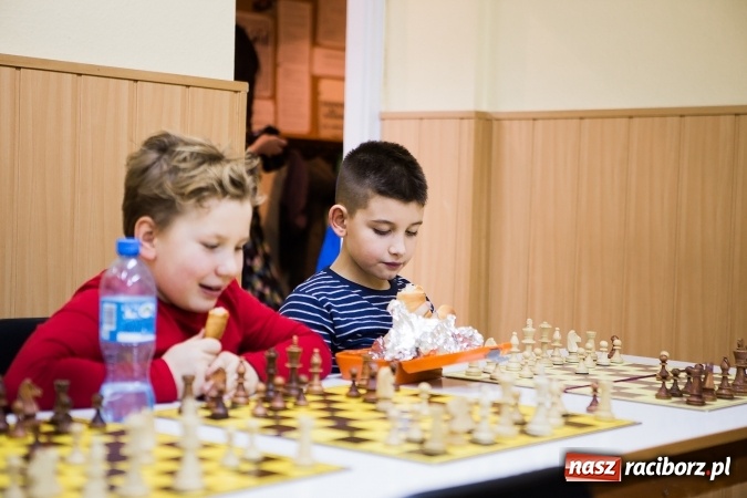 Zdjęcie w galerii na portalu naszraciborz.pl: Mikołajkowy Turniej Dzieci i Młodzieży w Szachach wiadomości z regionu