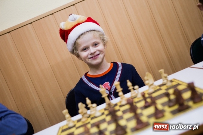 Zdjęcie w galerii na portalu naszraciborz.pl: Mikołajkowy Turniej Dzieci i Młodzieży w Szachach wiadomości z regionu