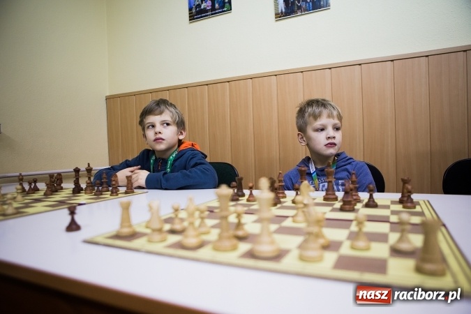 Zdjęcie w galerii na portalu naszraciborz.pl: Mikołajkowy Turniej Dzieci i Młodzieży w Szachach wiadomości z regionu