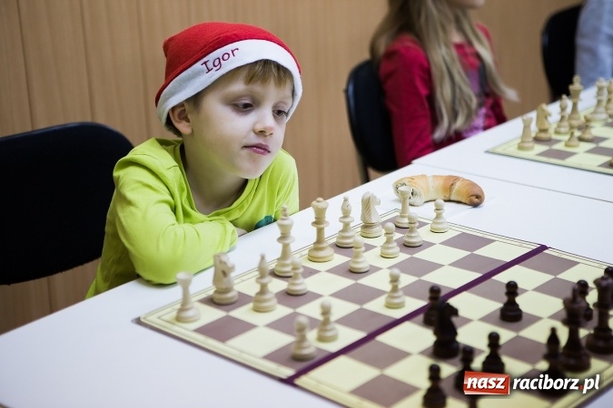 Zdjęcie w galerii na portalu naszraciborz.pl: Mikołajkowy Turniej Dzieci i Młodzieży w Szachach wiadomości z regionu