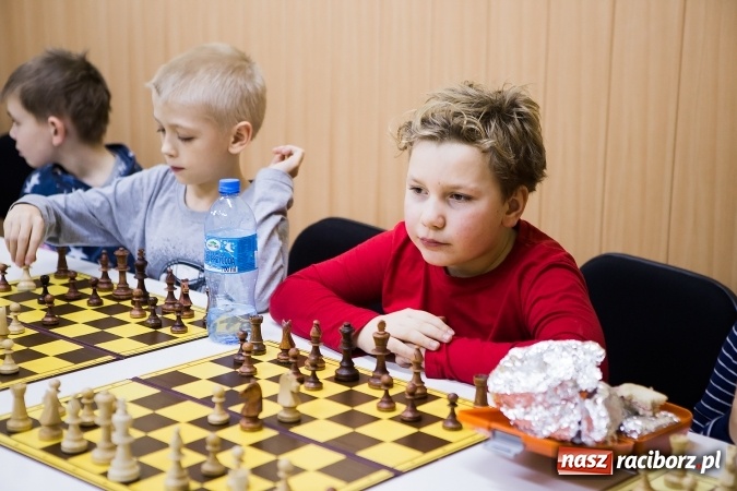 Zdjęcie w galerii na portalu naszraciborz.pl: Mikołajkowy Turniej Dzieci i Młodzieży w Szachach wiadomości z regionu