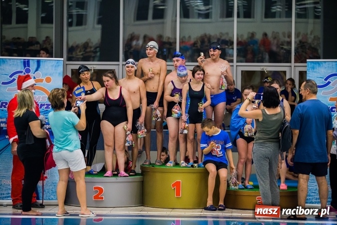 Zdjęcie w galerii na portalu naszraciborz.pl: IV Mikołajkowe Zawody Pływackie w ZSOMS wiadomości z regionu