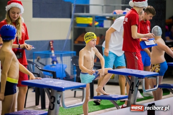 Zdjęcie w galerii na portalu naszraciborz.pl: IV Mikołajkowe Zawody Pływackie w ZSOMS wiadomości z regionu