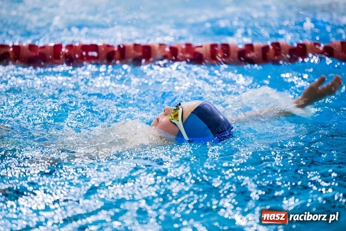 Zdjęcie w galerii na portalu naszraciborz.pl: IV Mikołajkowe Zawody Pływackie w ZSOMS wiadomości z regionu