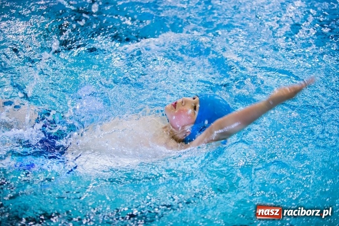 Zdjęcie w galerii na portalu naszraciborz.pl: IV Mikołajkowe Zawody Pływackie w ZSOMS wiadomości z regionu