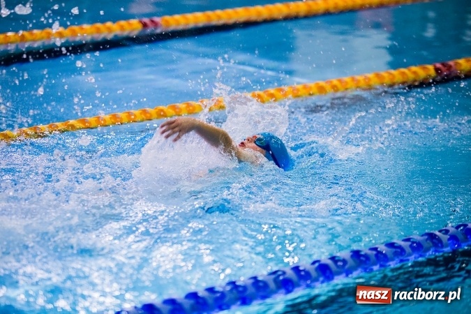 Zdjęcie w galerii na portalu naszraciborz.pl: IV Mikołajkowe Zawody Pływackie w ZSOMS wiadomości z regionu