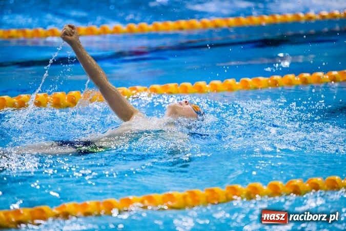 Zdjęcie w galerii na portalu naszraciborz.pl: IV Mikołajkowe Zawody Pływackie w ZSOMS wiadomości z regionu