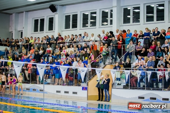 Zdjęcie w galerii na portalu naszraciborz.pl: IV Mikołajkowe Zawody Pływackie w ZSOMS wiadomości z regionu