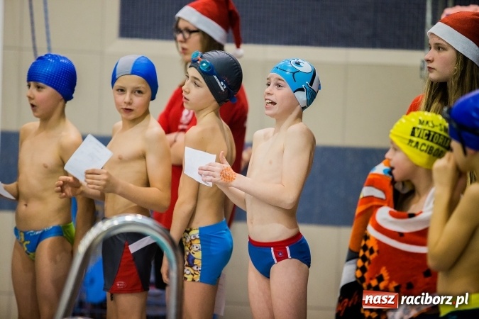 Zdjęcie w galerii na portalu naszraciborz.pl: IV Mikołajkowe Zawody Pływackie w ZSOMS wiadomości z regionu