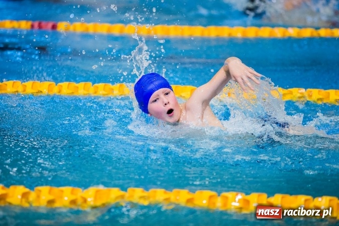 Zdjęcie w galerii na portalu naszraciborz.pl: IV Mikołajkowe Zawody Pływackie w ZSOMS wiadomości z regionu