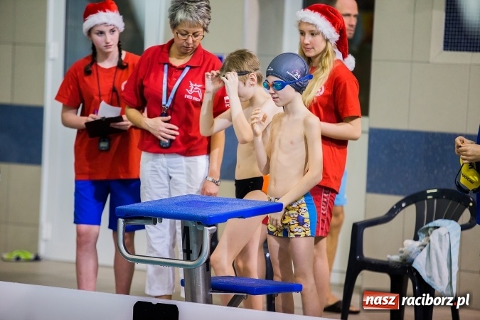 Zdjęcie w galerii na portalu naszraciborz.pl: IV Mikołajkowe Zawody Pływackie w ZSOMS wiadomości z regionu