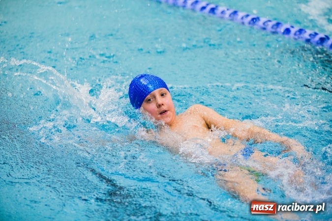 Zdjęcie w galerii na portalu naszraciborz.pl: IV Mikołajkowe Zawody Pływackie w ZSOMS wiadomości z regionu