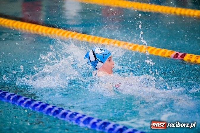 Zdjęcie w galerii na portalu naszraciborz.pl: IV Mikołajkowe Zawody Pływackie w ZSOMS wiadomości z regionu