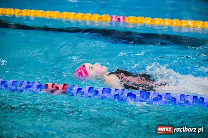 Zdjęcie w galerii na portalu naszraciborz.pl: IV Mikołajkowe Zawody Pływackie w ZSOMS wiadomości z regionu