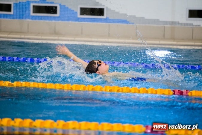 Zdjęcie w galerii na portalu naszraciborz.pl: IV Mikołajkowe Zawody Pływackie w ZSOMS wiadomości z regionu