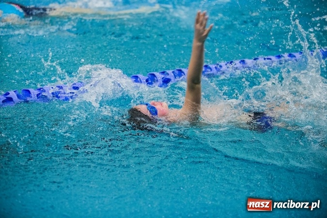 Zdjęcie w galerii na portalu naszraciborz.pl: IV Mikołajkowe Zawody Pływackie w ZSOMS wiadomości z regionu