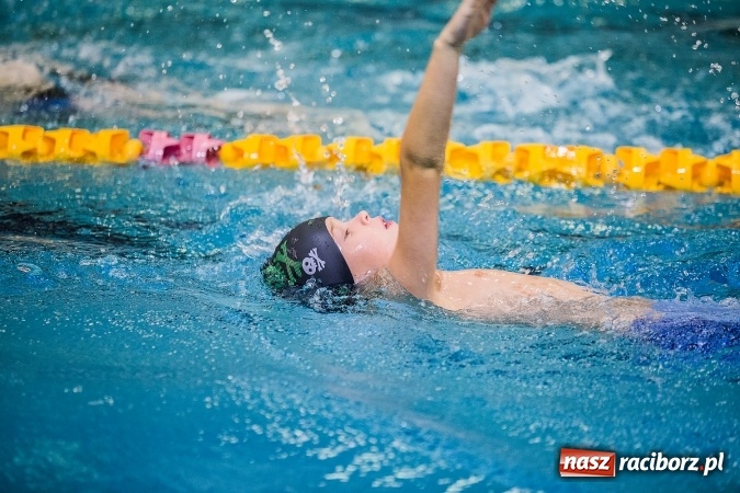 Zdjęcie w galerii na portalu naszraciborz.pl: IV Mikołajkowe Zawody Pływackie w ZSOMS wiadomości z regionu