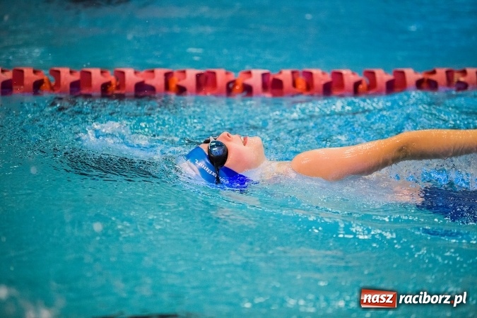 Zdjęcie w galerii na portalu naszraciborz.pl: IV Mikołajkowe Zawody Pływackie w ZSOMS wiadomości z regionu