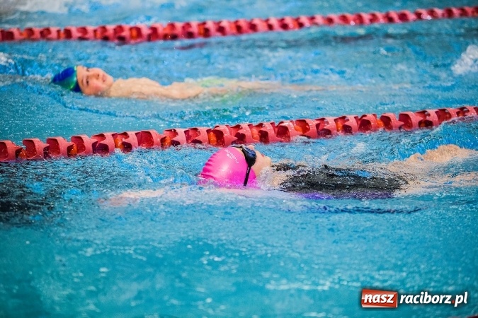 Zdjęcie w galerii na portalu naszraciborz.pl: IV Mikołajkowe Zawody Pływackie w ZSOMS wiadomości z regionu