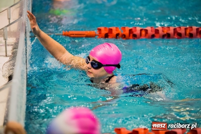 Zdjęcie w galerii na portalu naszraciborz.pl: IV Mikołajkowe Zawody Pływackie w ZSOMS wiadomości z regionu