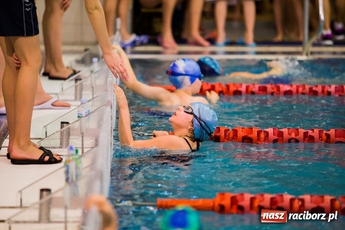 Zdjęcie w galerii na portalu naszraciborz.pl: IV Mikołajkowe Zawody Pływackie w ZSOMS wiadomości z regionu