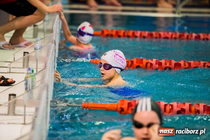 Zdjęcie w galerii na portalu naszraciborz.pl: IV Mikołajkowe Zawody Pływackie w ZSOMS wiadomości z regionu