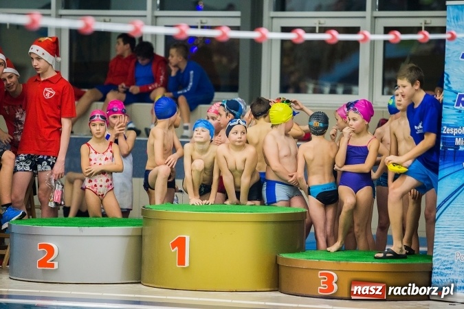 Zdjęcie w galerii na portalu naszraciborz.pl: IV Mikołajkowe Zawody Pływackie w ZSOMS wiadomości z regionu