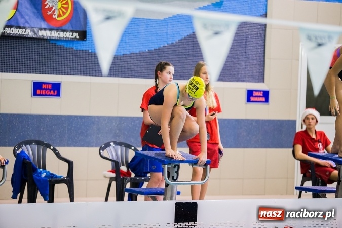 Zdjęcie w galerii na portalu naszraciborz.pl: IV Mikołajkowe Zawody Pływackie w ZSOMS wiadomości z regionu