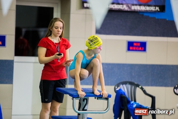Zdjęcie w galerii na portalu naszraciborz.pl: IV Mikołajkowe Zawody Pływackie w ZSOMS wiadomości z regionu