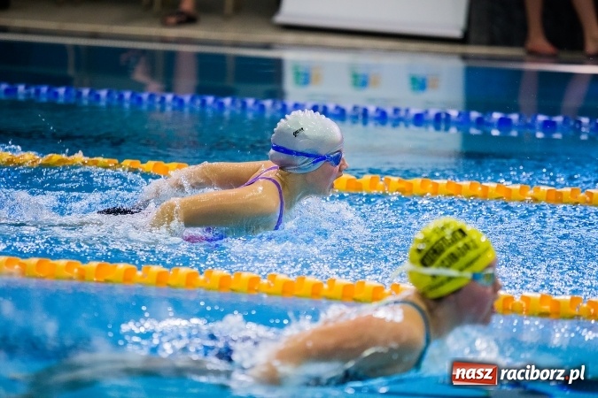 Zdjęcie w galerii na portalu naszraciborz.pl: IV Mikołajkowe Zawody Pływackie w ZSOMS wiadomości z regionu