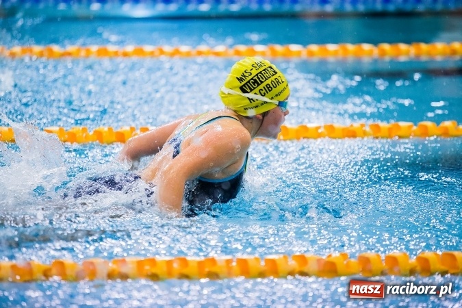 Zdjęcie w galerii na portalu naszraciborz.pl: IV Mikołajkowe Zawody Pływackie w ZSOMS wiadomości z regionu