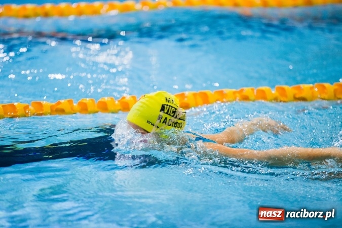 Zdjęcie w galerii na portalu naszraciborz.pl: IV Mikołajkowe Zawody Pływackie w ZSOMS wiadomości z regionu