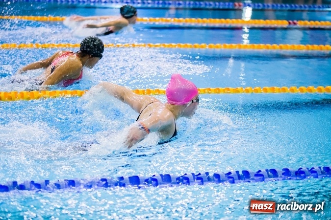 Zdjęcie w galerii na portalu naszraciborz.pl: IV Mikołajkowe Zawody Pływackie w ZSOMS wiadomości z regionu