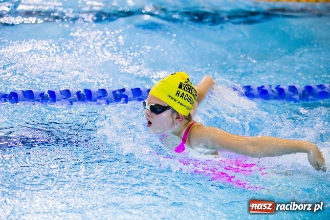 Zdjęcie w galerii na portalu naszraciborz.pl: IV Mikołajkowe Zawody Pływackie w ZSOMS wiadomości z regionu