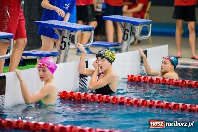 Zdjęcie w galerii na portalu naszraciborz.pl: IV Mikołajkowe Zawody Pływackie w ZSOMS wiadomości z regionu