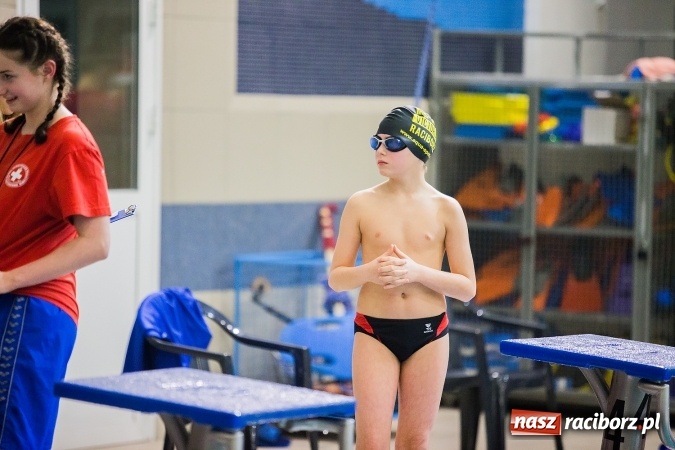 Zdjęcie w galerii na portalu naszraciborz.pl: IV Mikołajkowe Zawody Pływackie w ZSOMS wiadomości z regionu