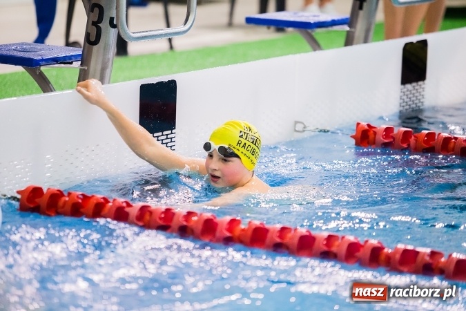 Zdjęcie w galerii na portalu naszraciborz.pl: IV Mikołajkowe Zawody Pływackie w ZSOMS wiadomości z regionu